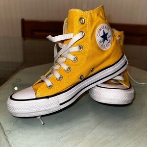 Yellow Hight top converse size 6.5 women’s